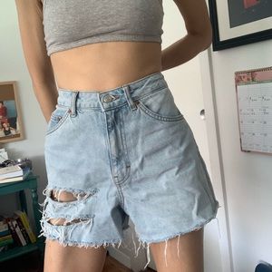 High waisted light denim shorts with ribs